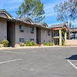 Olive Tree Inn & Suites, A Howard Johnson By Wyndham
