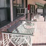Inn Peach Tree