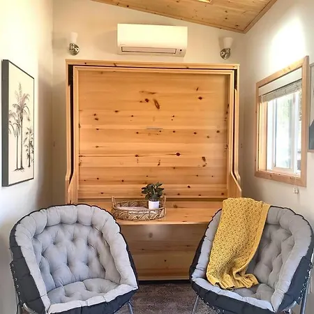 Sunshine Tiny And Loft Close To Downtown Holiday home