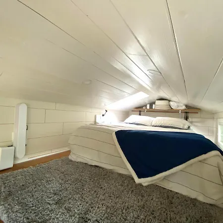 Holiday home Lofted Bedroom Teal Tiny With Creek Views