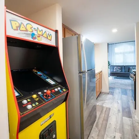 The Tiny Loft And Private Yard