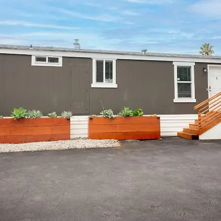 Modern 2-bedroom Eucalyptus House Holiday home *