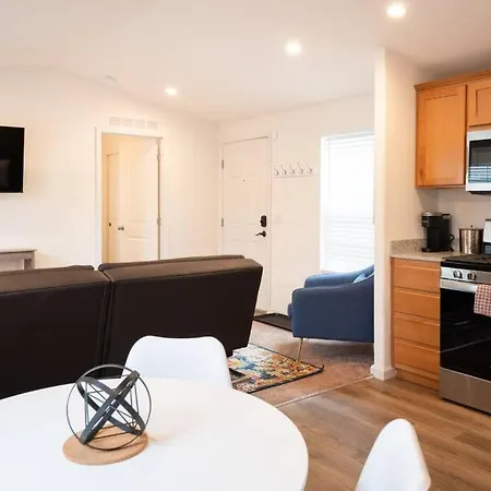 Modern 2-bedroom Eucalyptus House San Luis Obispo