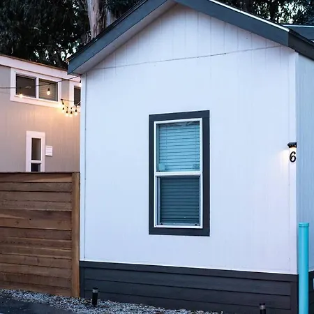 The Tiny Loft And Private Yard