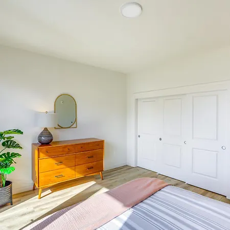 Chic Near Hiking & Beaches! Holiday home *