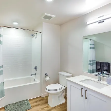 Holiday home Chic Near Hiking & Beaches! *