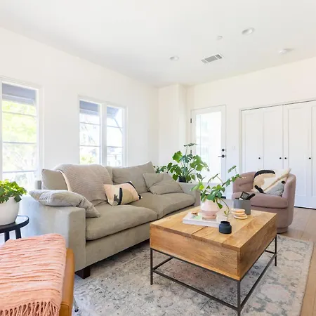 Luxurious Dowtown With Private Rooftop *