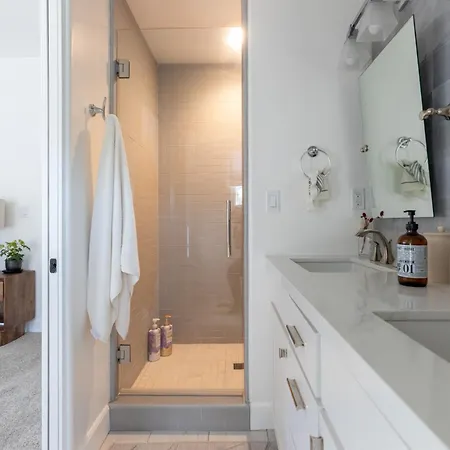 Luxurious Dowtown With Private Rooftop