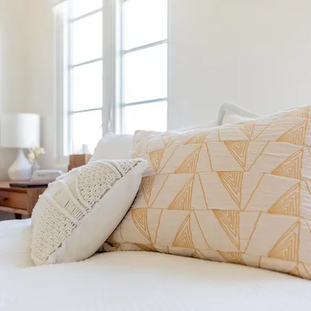Luxurious Dowtown With Private Rooftop *