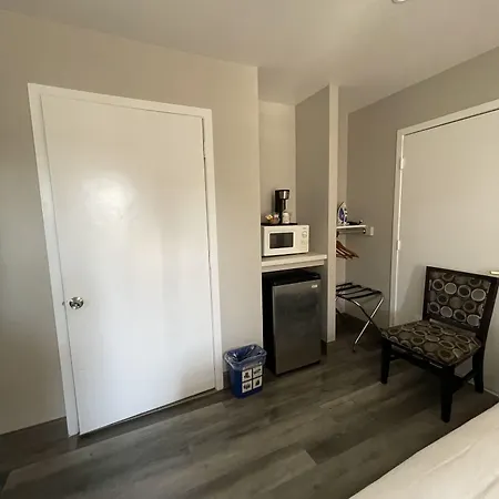 Motel At 2*