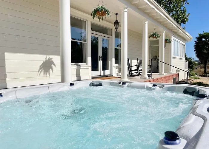 Edna Estate, Sleeps 17, Hot Tub