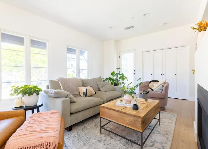 Luxurious Dowtown Condo With Private Rooftop