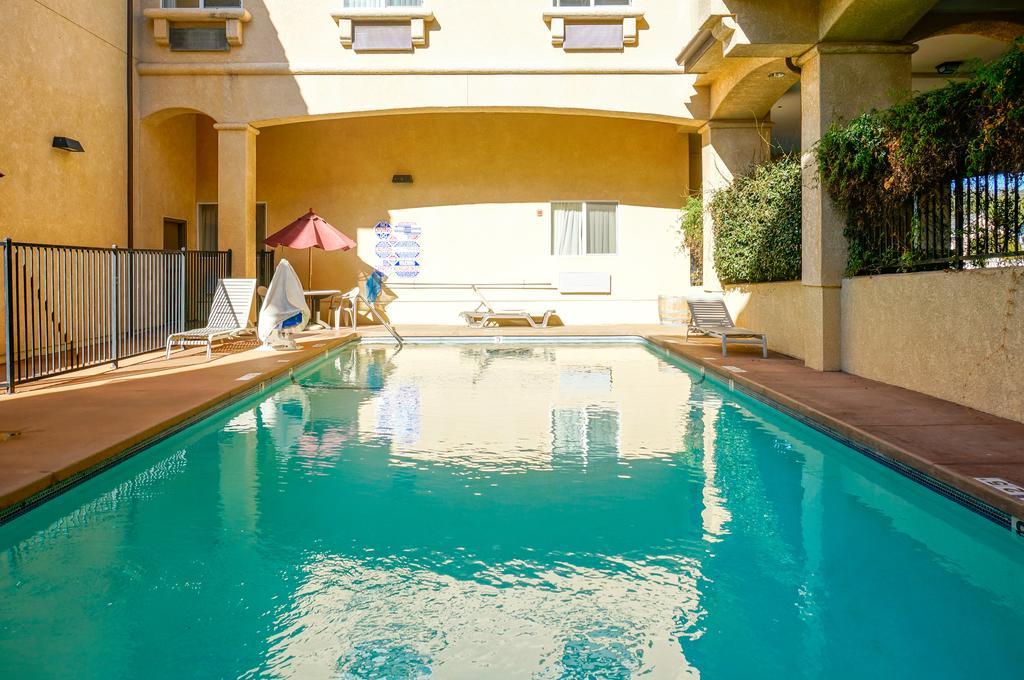 Hotel Lamplighter & 3*