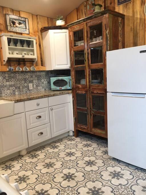 Pacific Coast Highway Milkhouse *