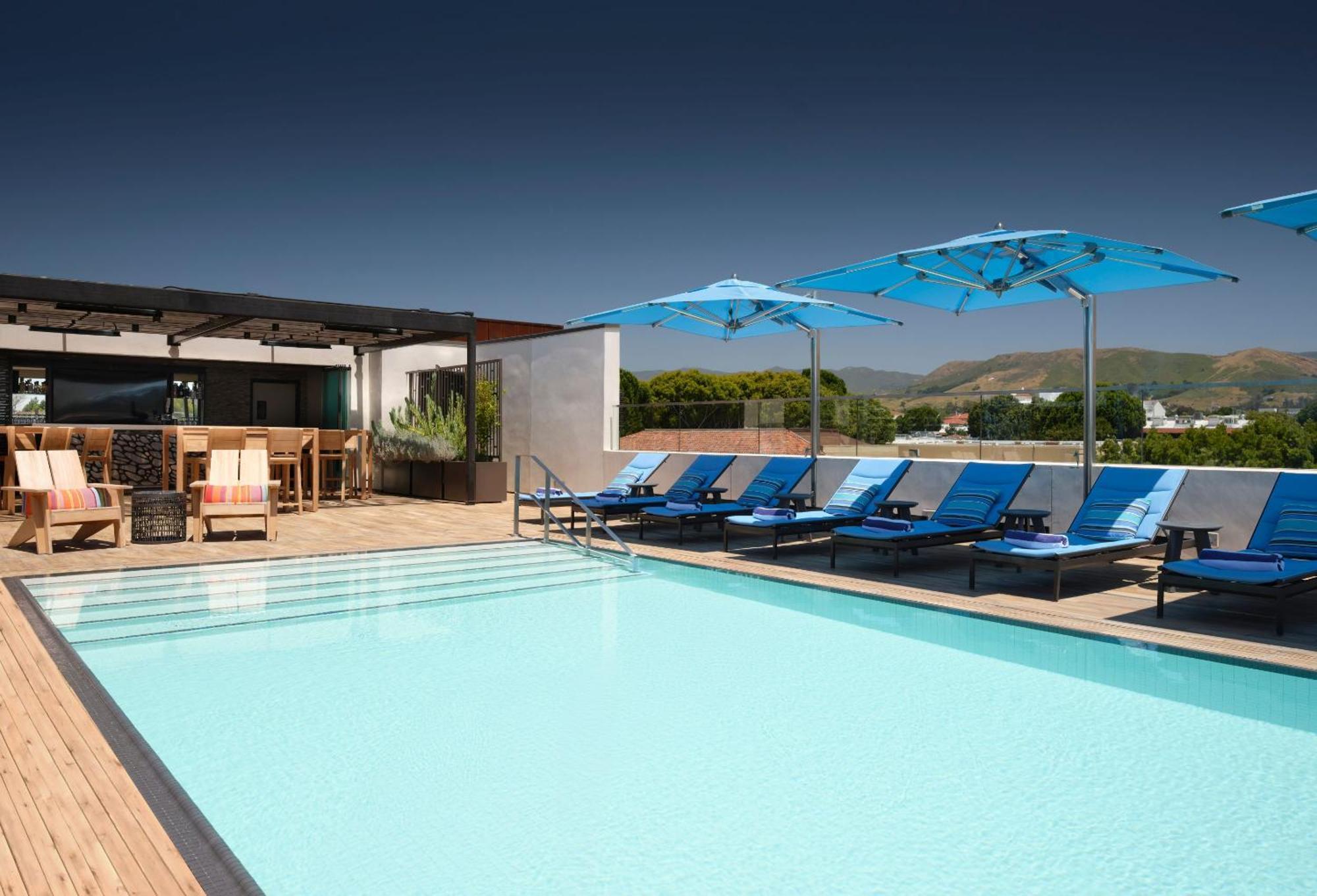 Cerro, Autograph Collection 4*