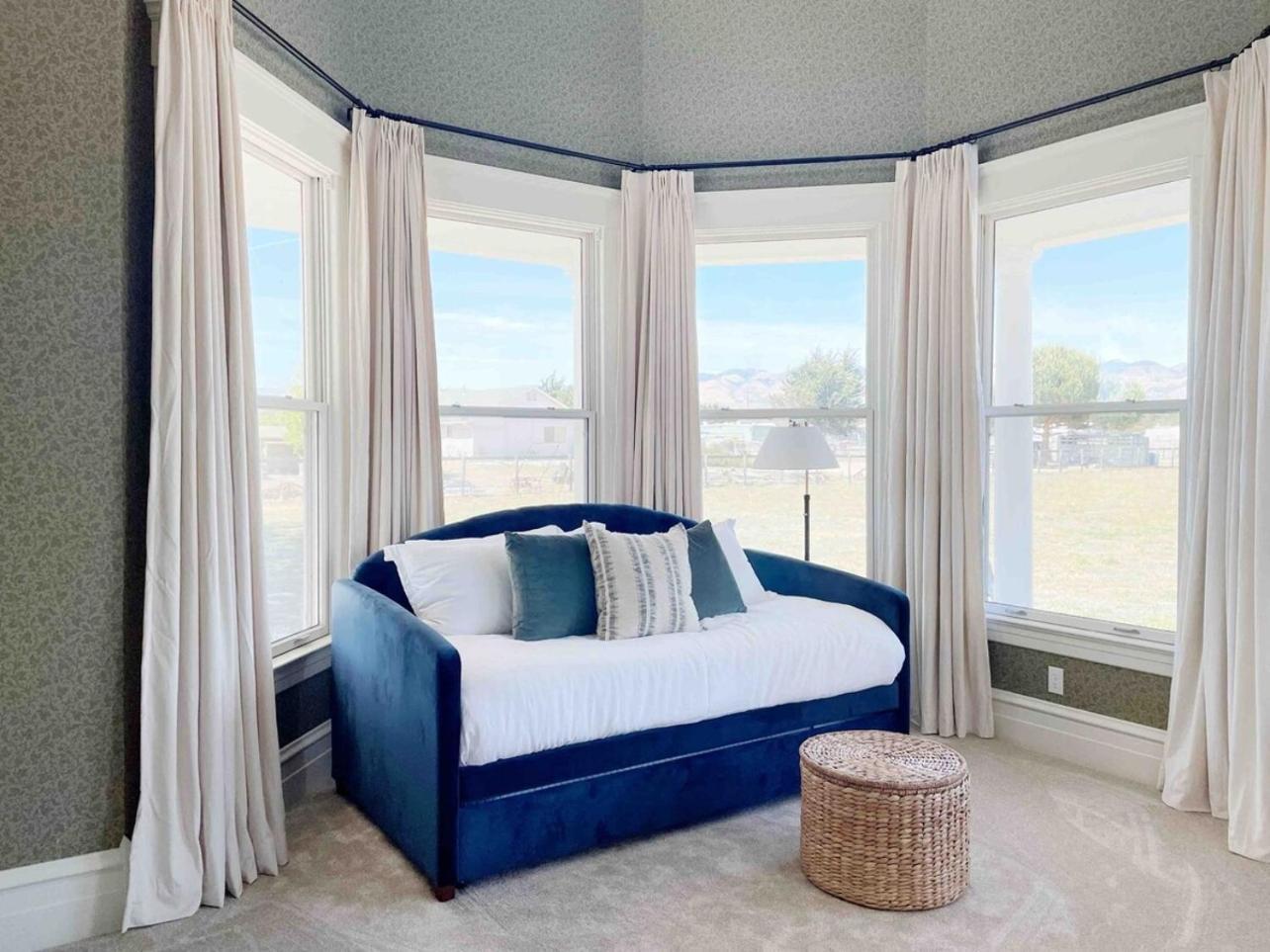 Edna Estate, Sleeps 17, Hot Tub Holiday home