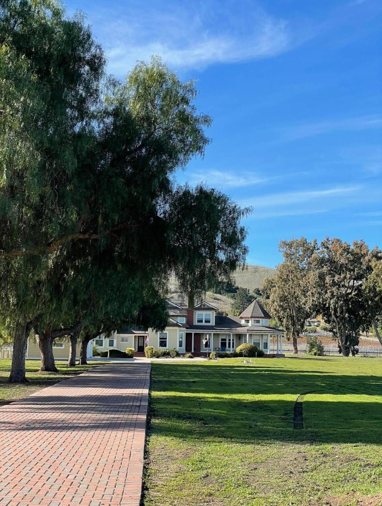 Edna Estate, Sleeps 17, Hot Tub *