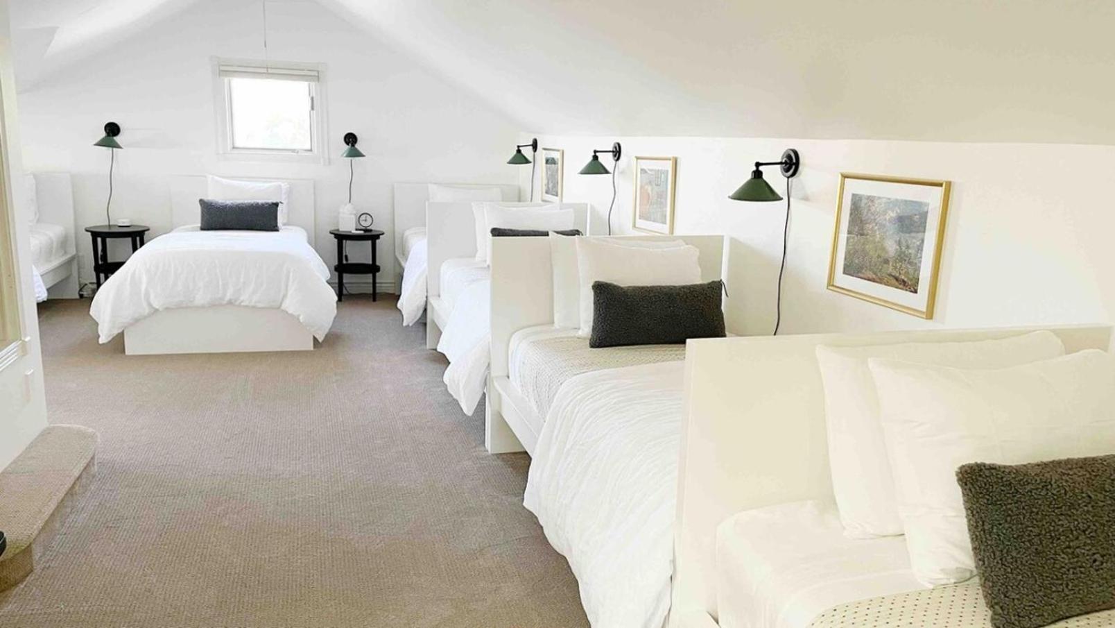 Edna Estate, Sleeps 17, Hot Tub Holiday home