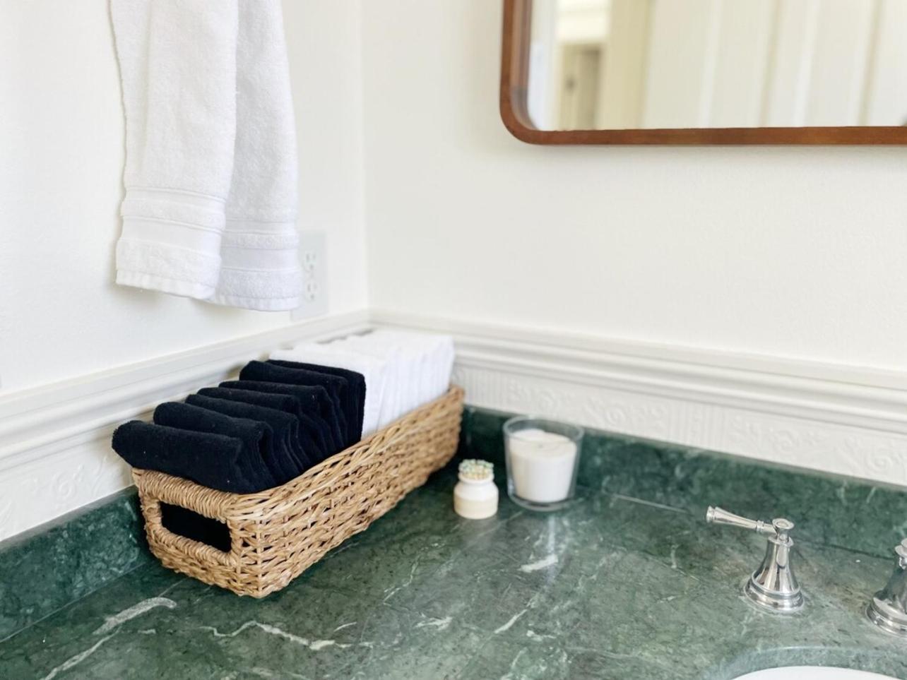 Edna Estate, Sleeps 17, Hot Tub Holiday home *