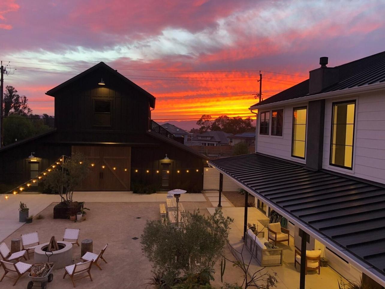 Black Barn Ranch 25 Acres Wpool Near Downtown Holiday home *