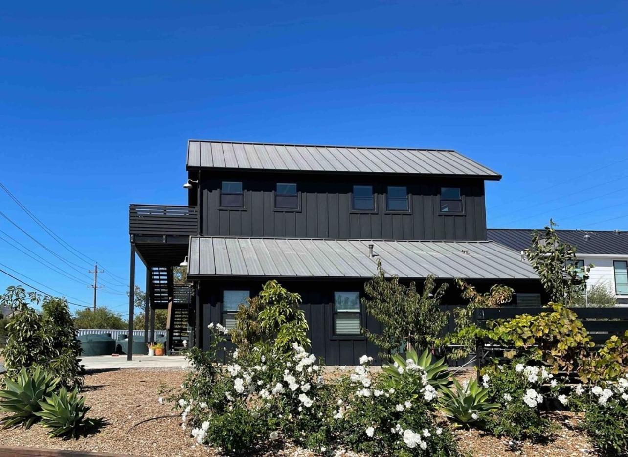 Holiday home Black Barn Ranch Hill Views Downtown Close *