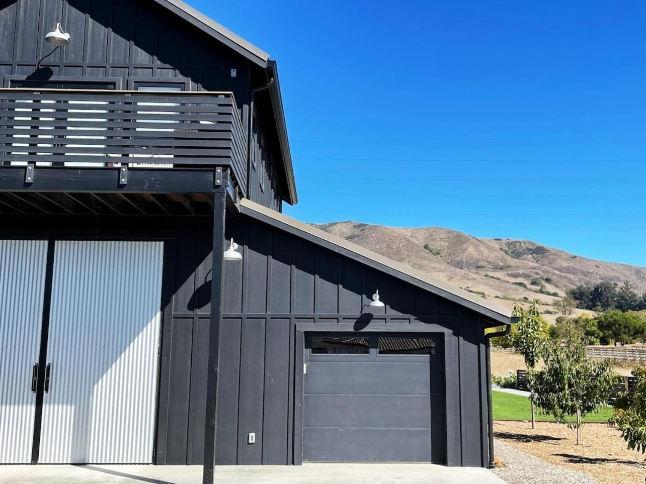 Black Barn Ranch Hill Views Downtown Close *
