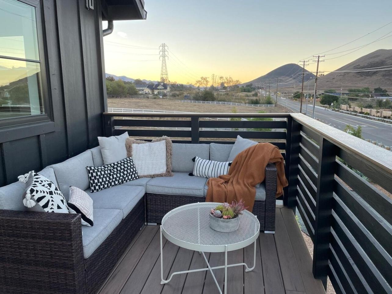 Black Barn Ranch Hill Views Downtown Close Holiday home *