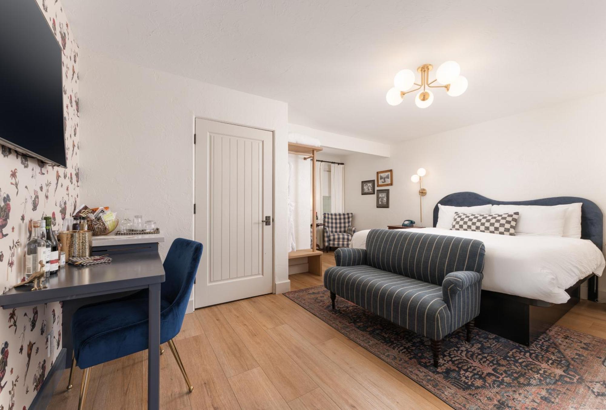 Petit Soleil - Bed, Breakfast And Bar Bed & Breakfast San Luis Obispo