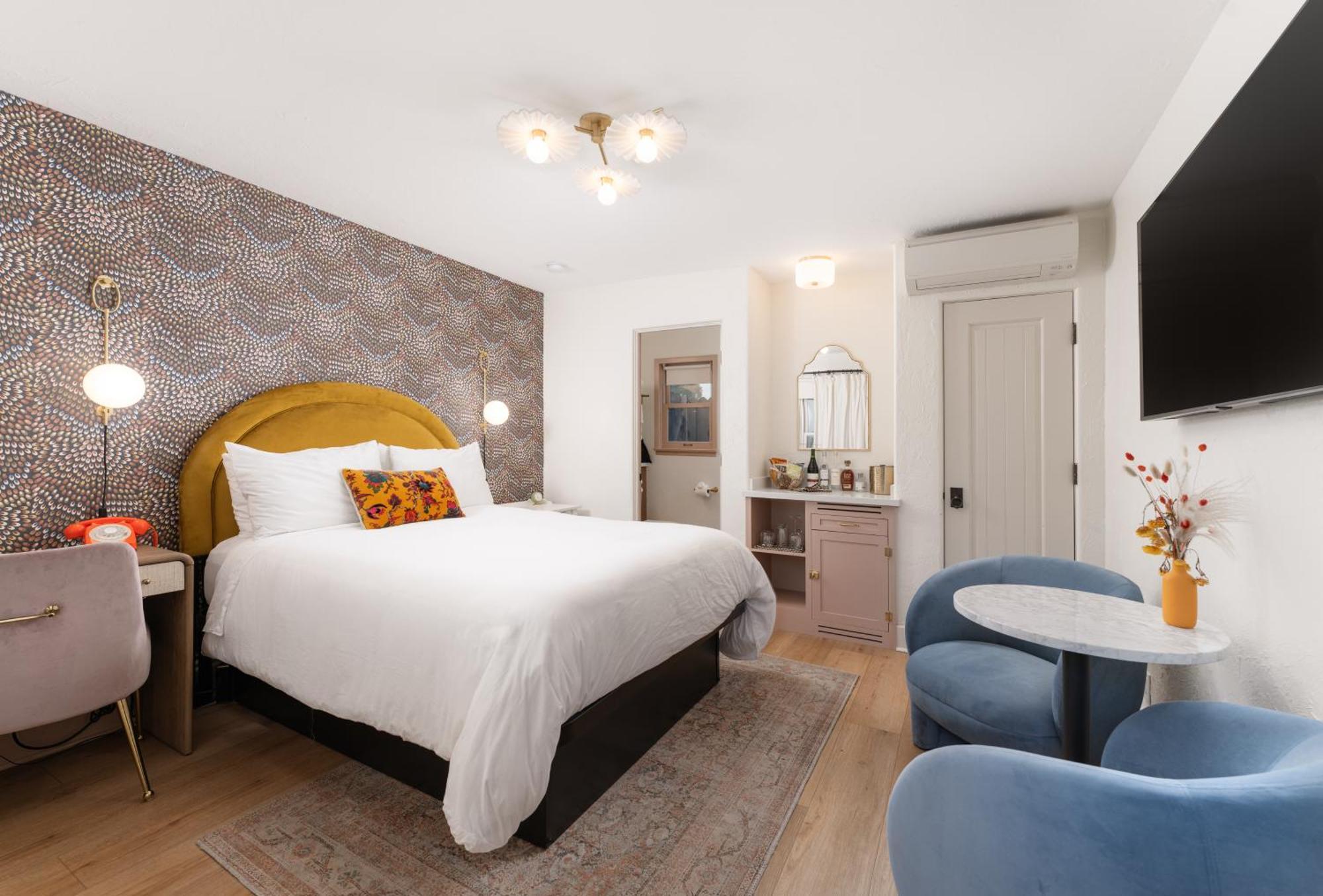 Bed & Breakfast Petit Soleil - Bed, Breakfast And Bar 4*