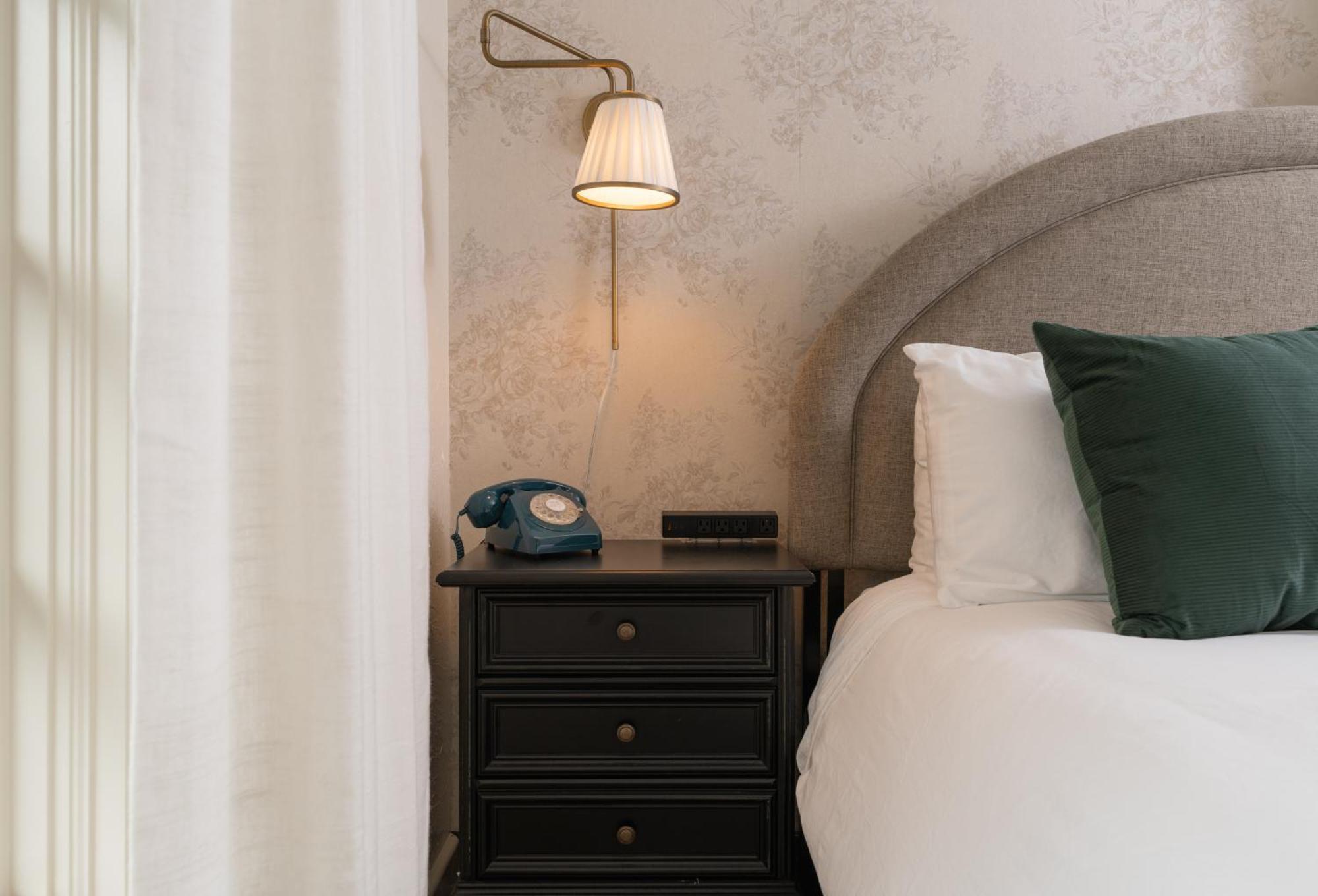 Petit Soleil - Bed, Breakfast And Bar 4*