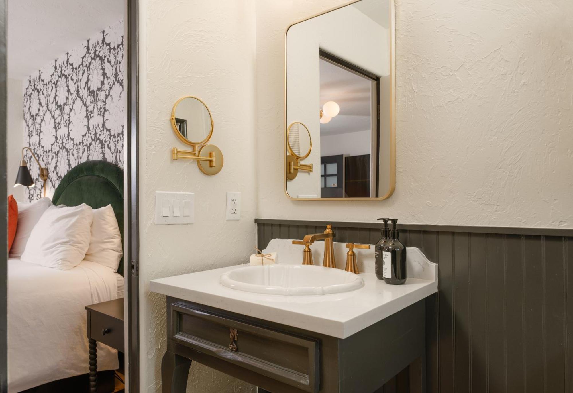 Petit Soleil - Bed, Breakfast And Bar San Luis Obispo