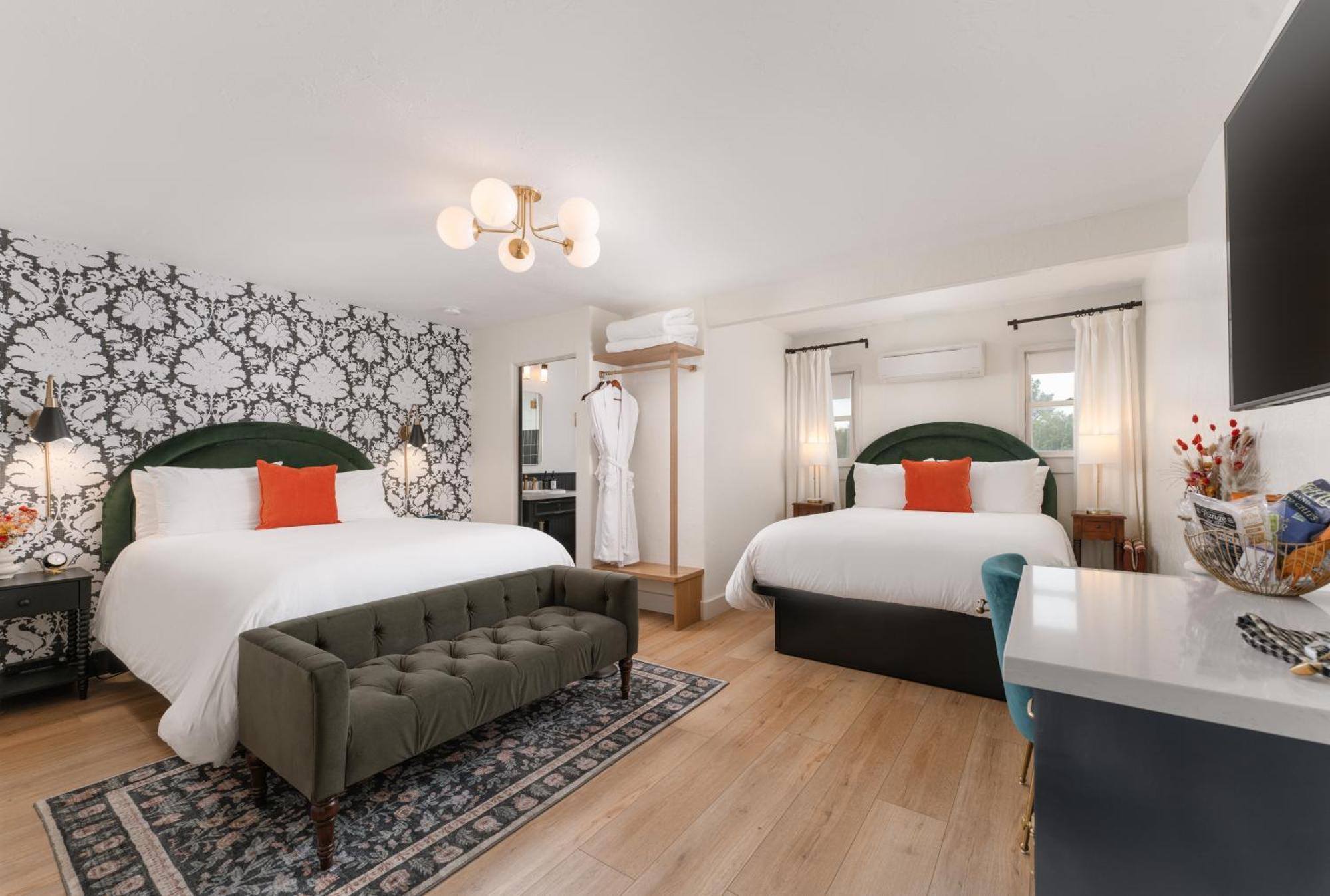 Petit Soleil - Bed, Breakfast And Bar Bed & Breakfast San Luis Obispo