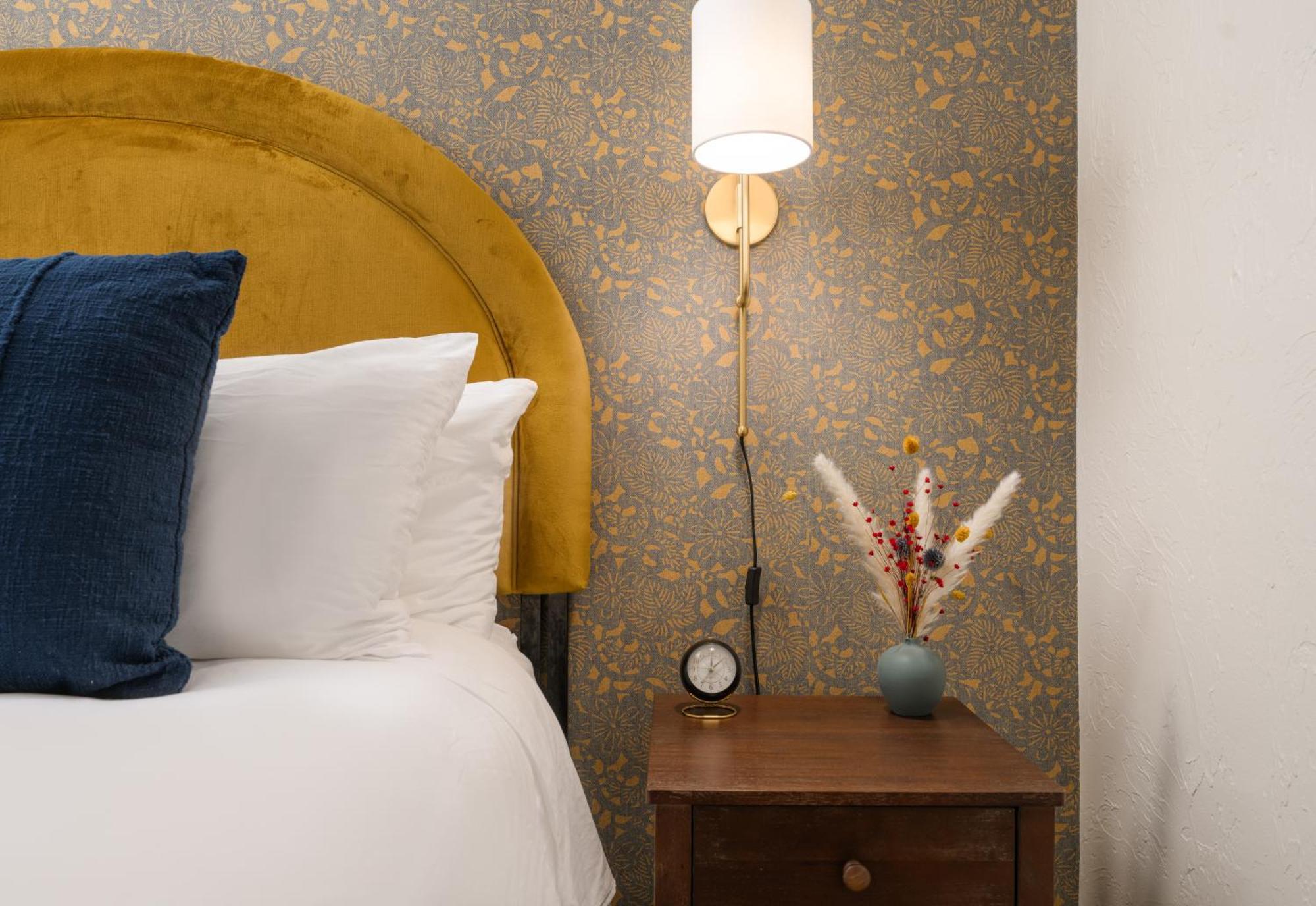 Petit Soleil - Bed, Breakfast And Bar