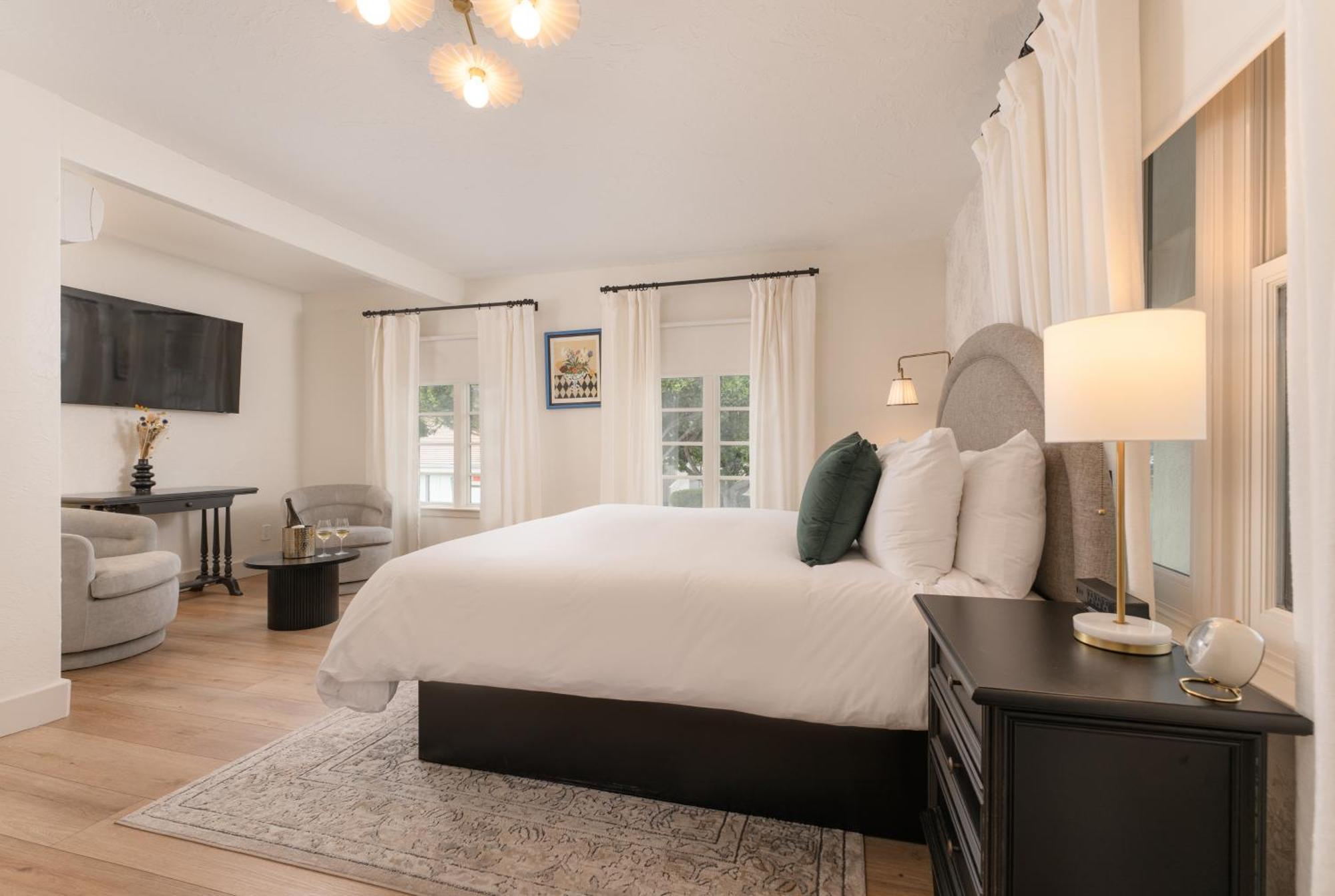 Petit Soleil - Bed, Breakfast And Bar Bed & Breakfast