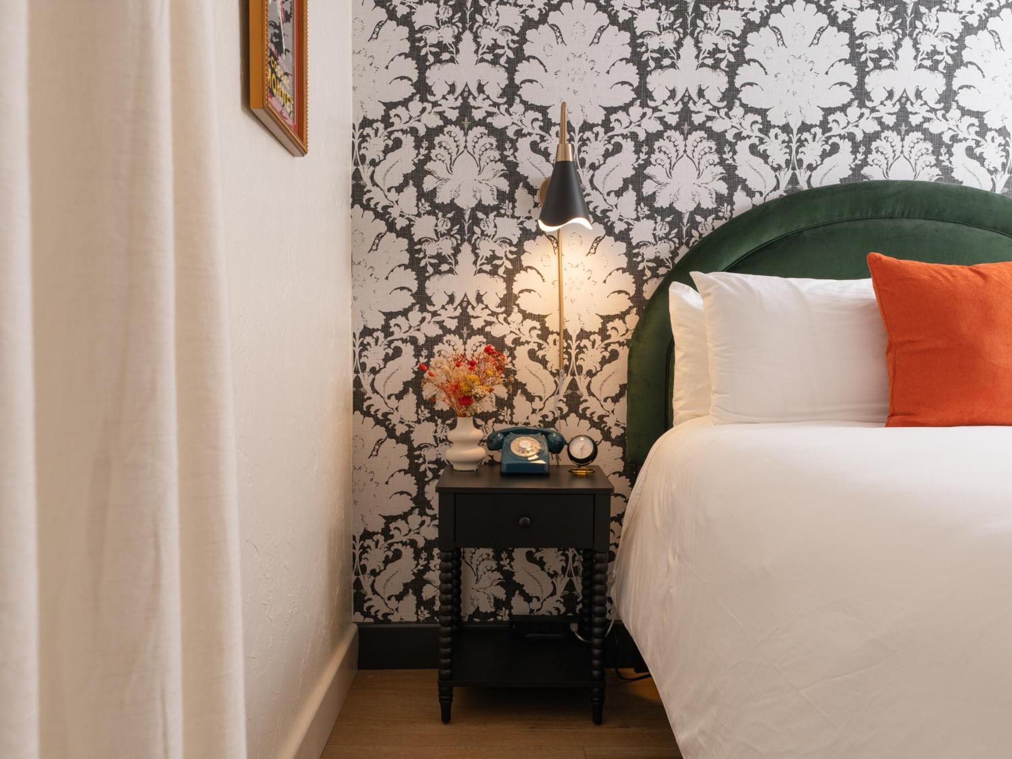 Bed & Breakfast Petit Soleil - Bed, Breakfast And Bar 4*