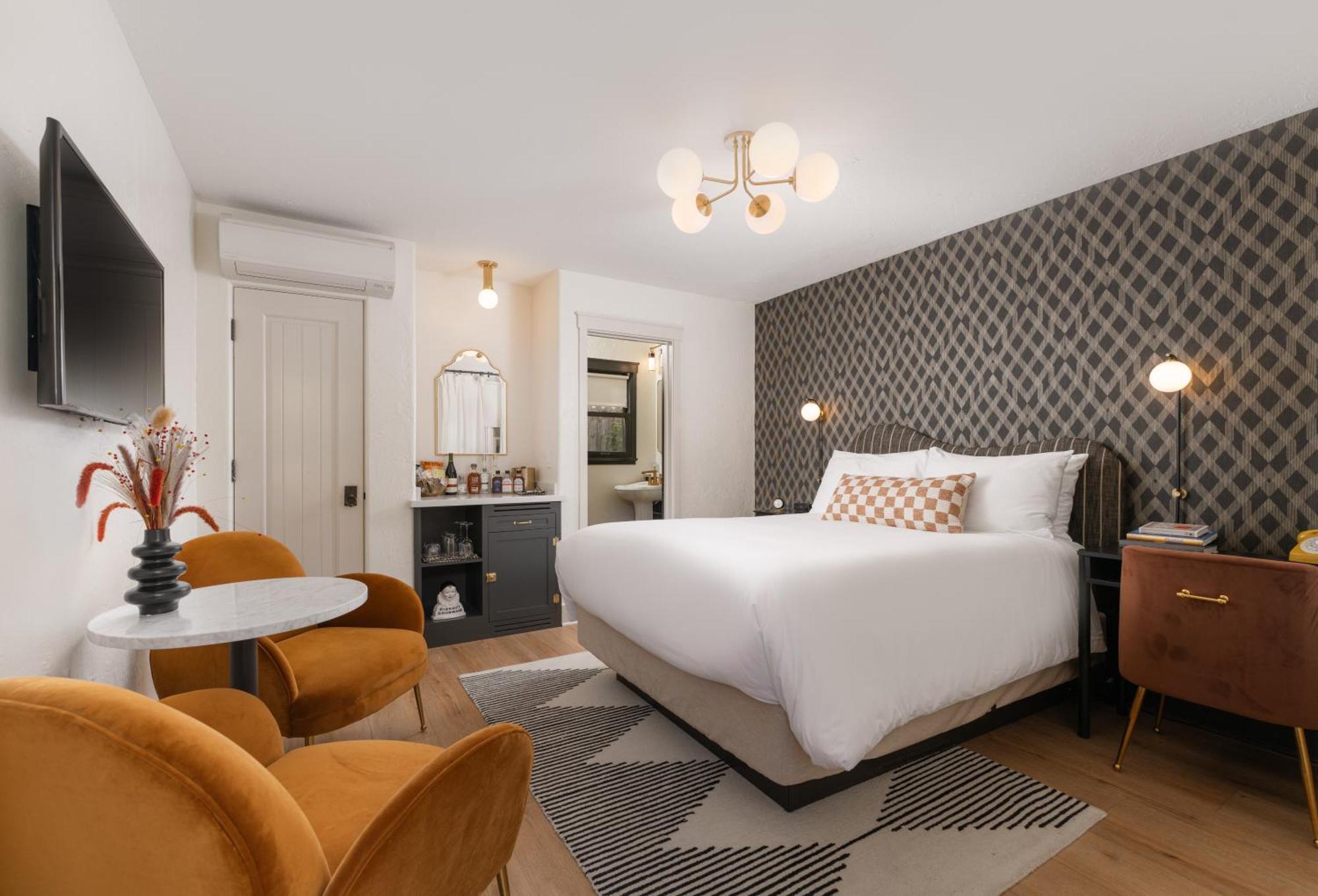 Petit Soleil - Bed, Breakfast And Bar 4*