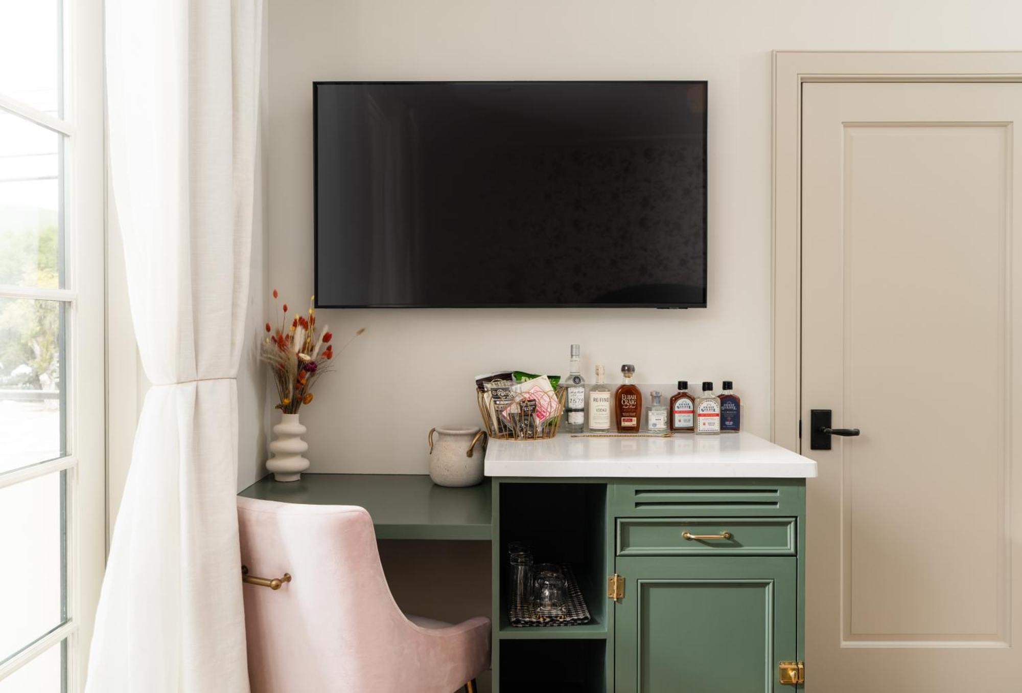 Petit Soleil - Bed, Breakfast And Bar Bed & Breakfast