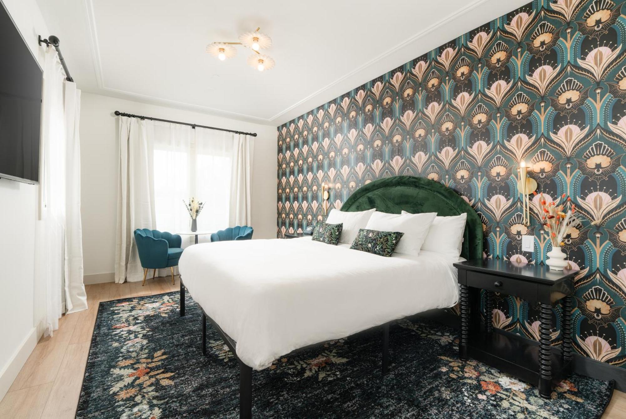 Bed & Breakfast Petit Soleil - Bed, Breakfast And Bar San Luis Obispo