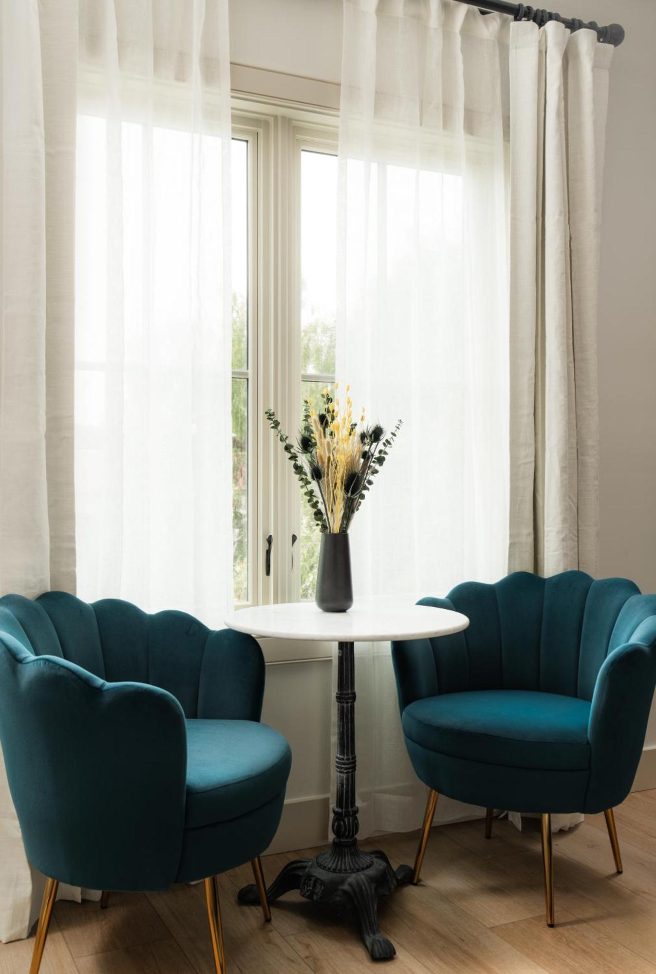 Petit Soleil - Bed, Breakfast And Bar