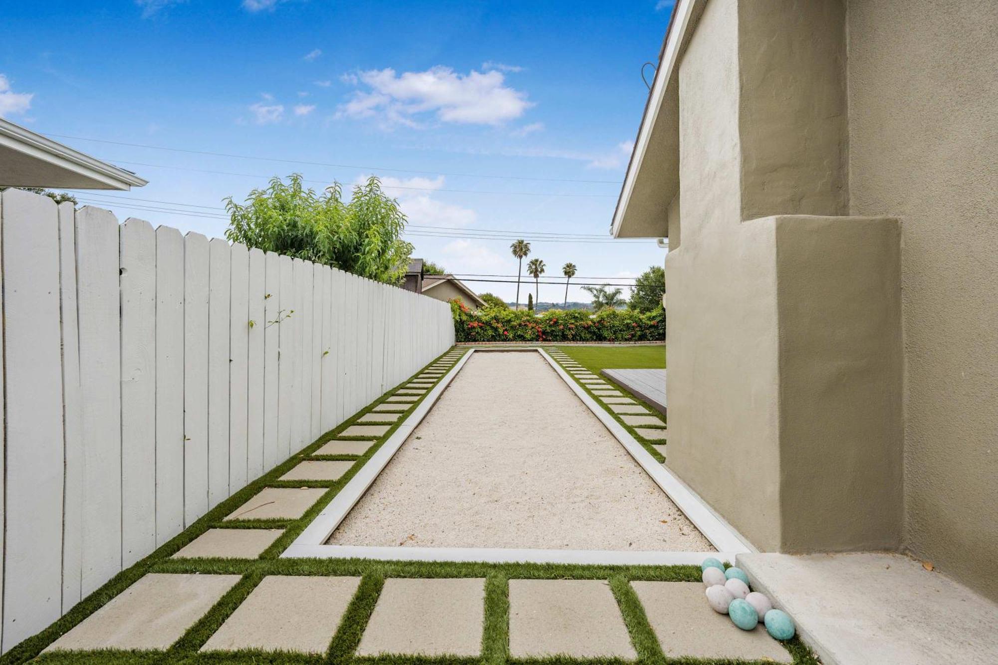 Holiday home Sleeps 11 Wine Trail Fire Pit Bocce & Trampoline