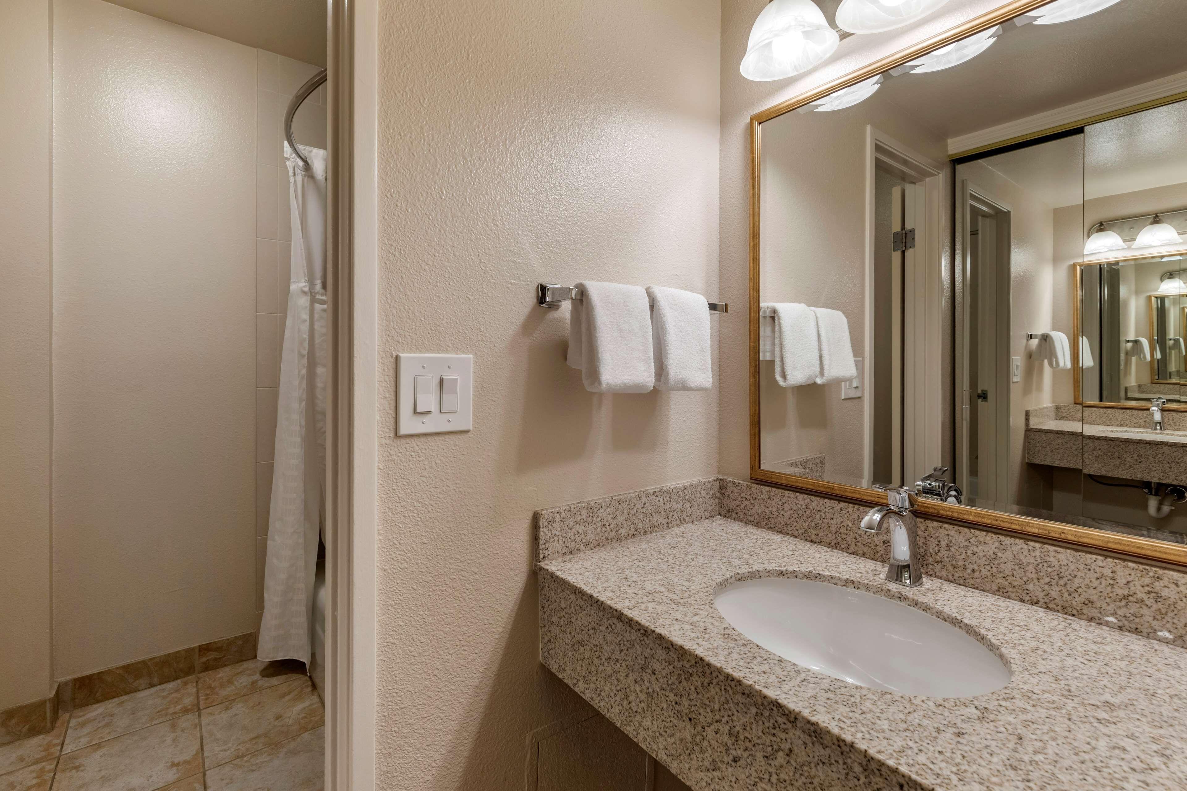 Western Royal Oak 3* San Luis Obispo