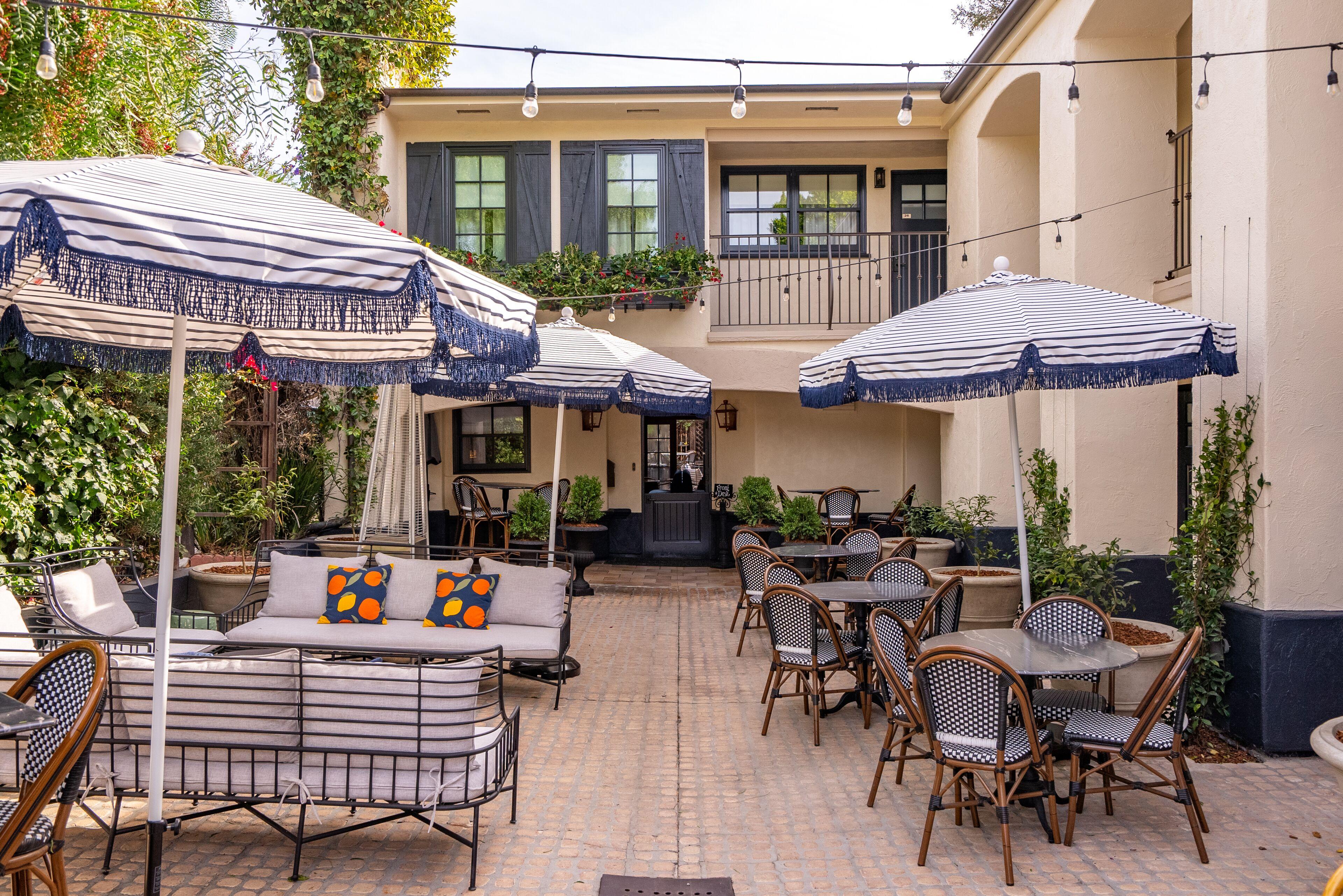 Bed & Breakfast Petit Soleil - Bed, Breakfast And Bar