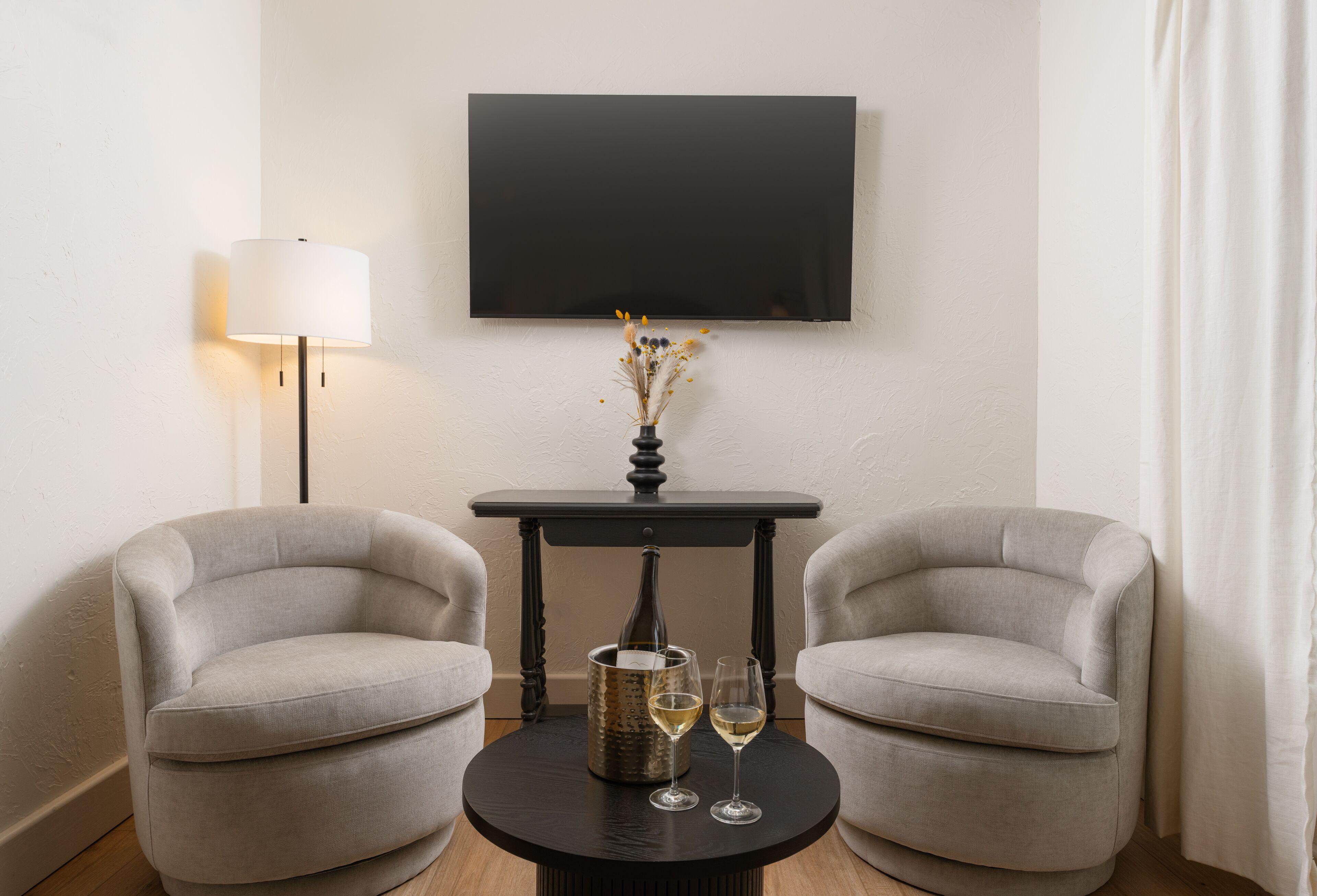 Petit Soleil - Bed, Breakfast And Bar