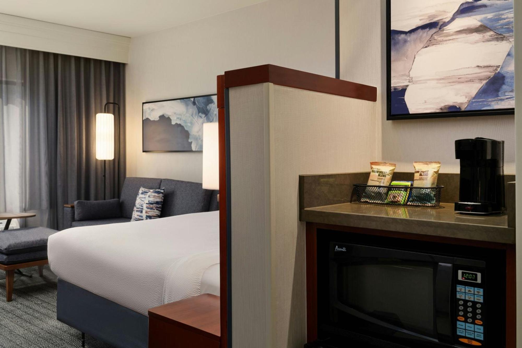 Courtyard By Marriott 3*