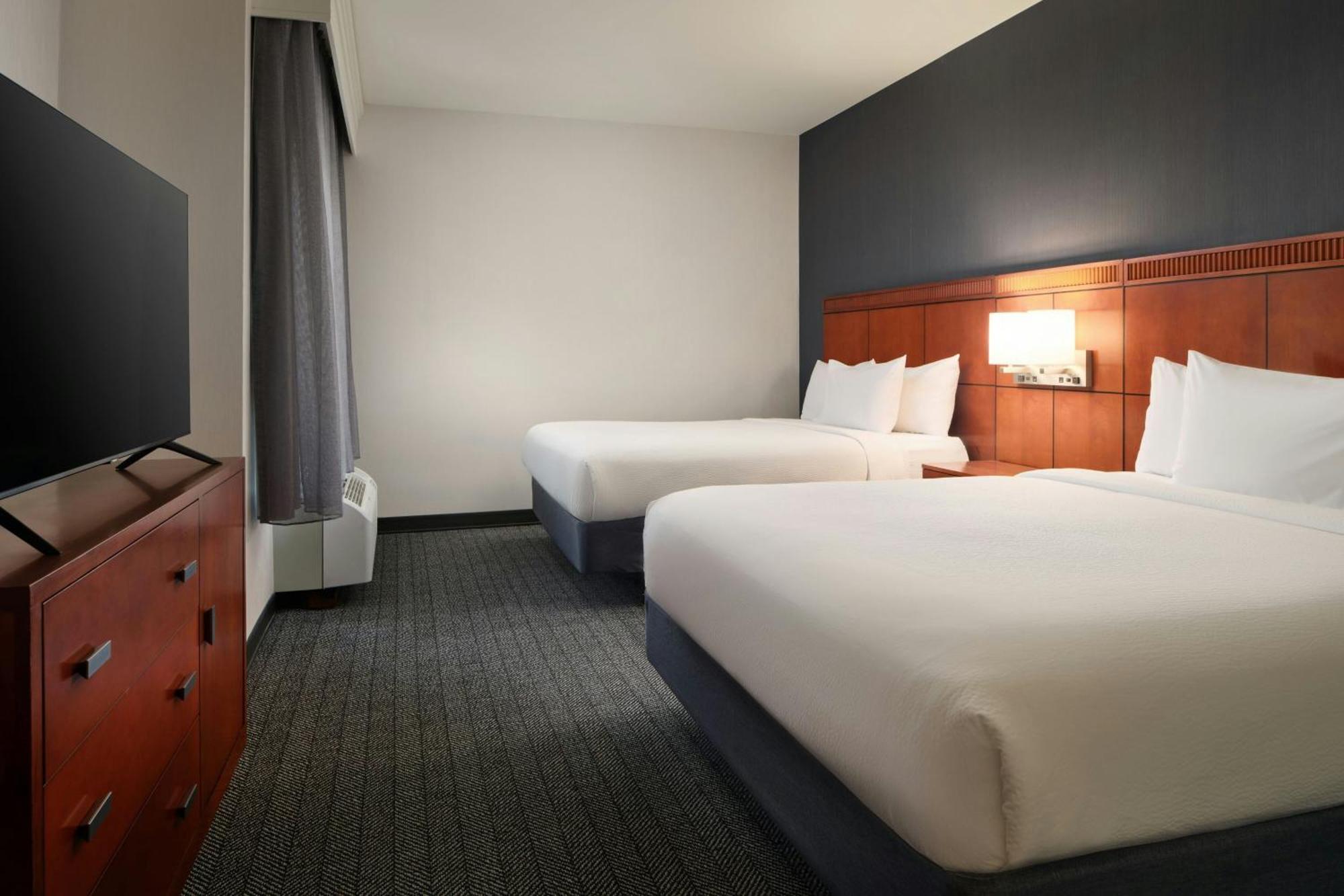 Courtyard By Marriott Hotel 3*
