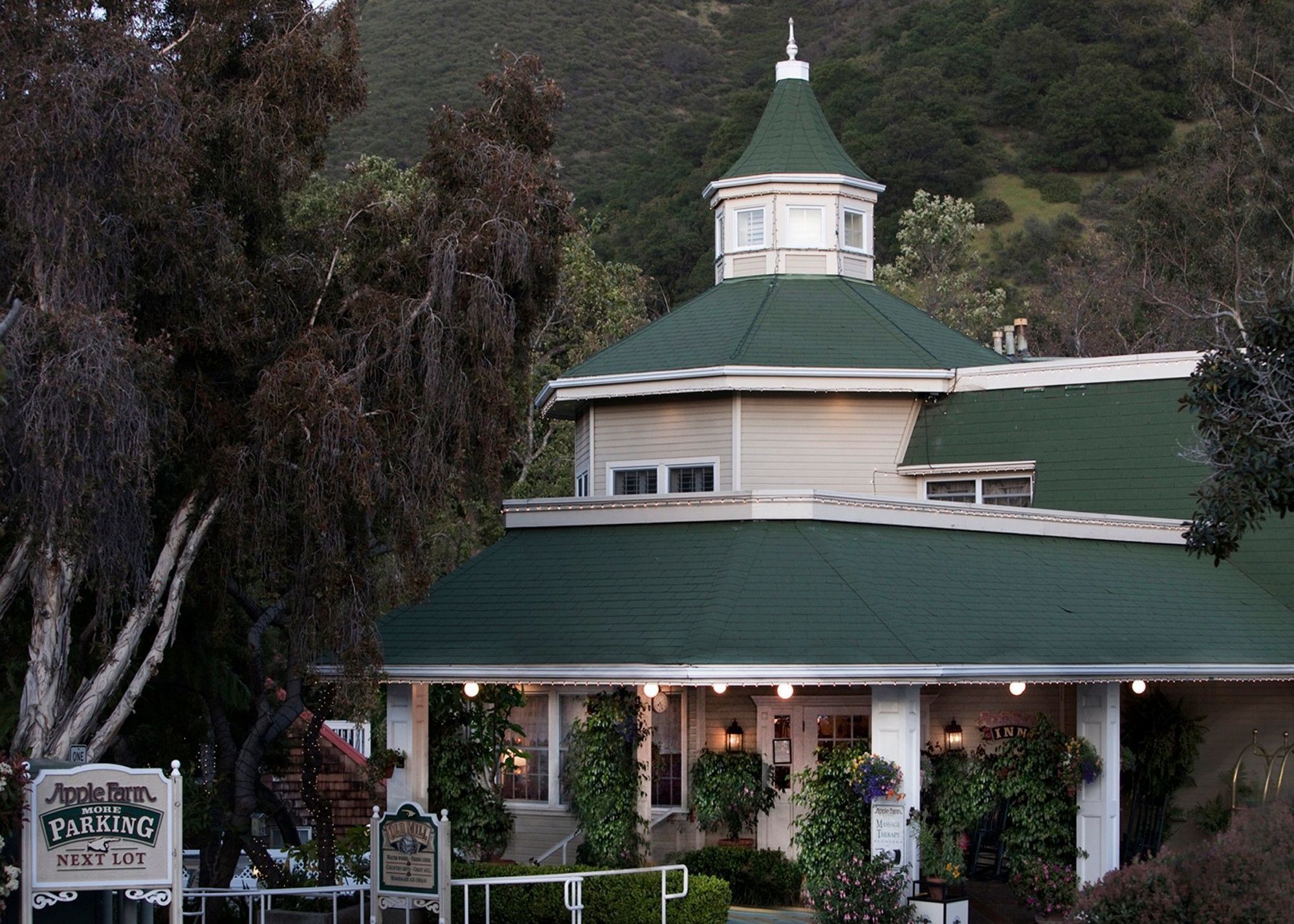 Apple Farm 3*