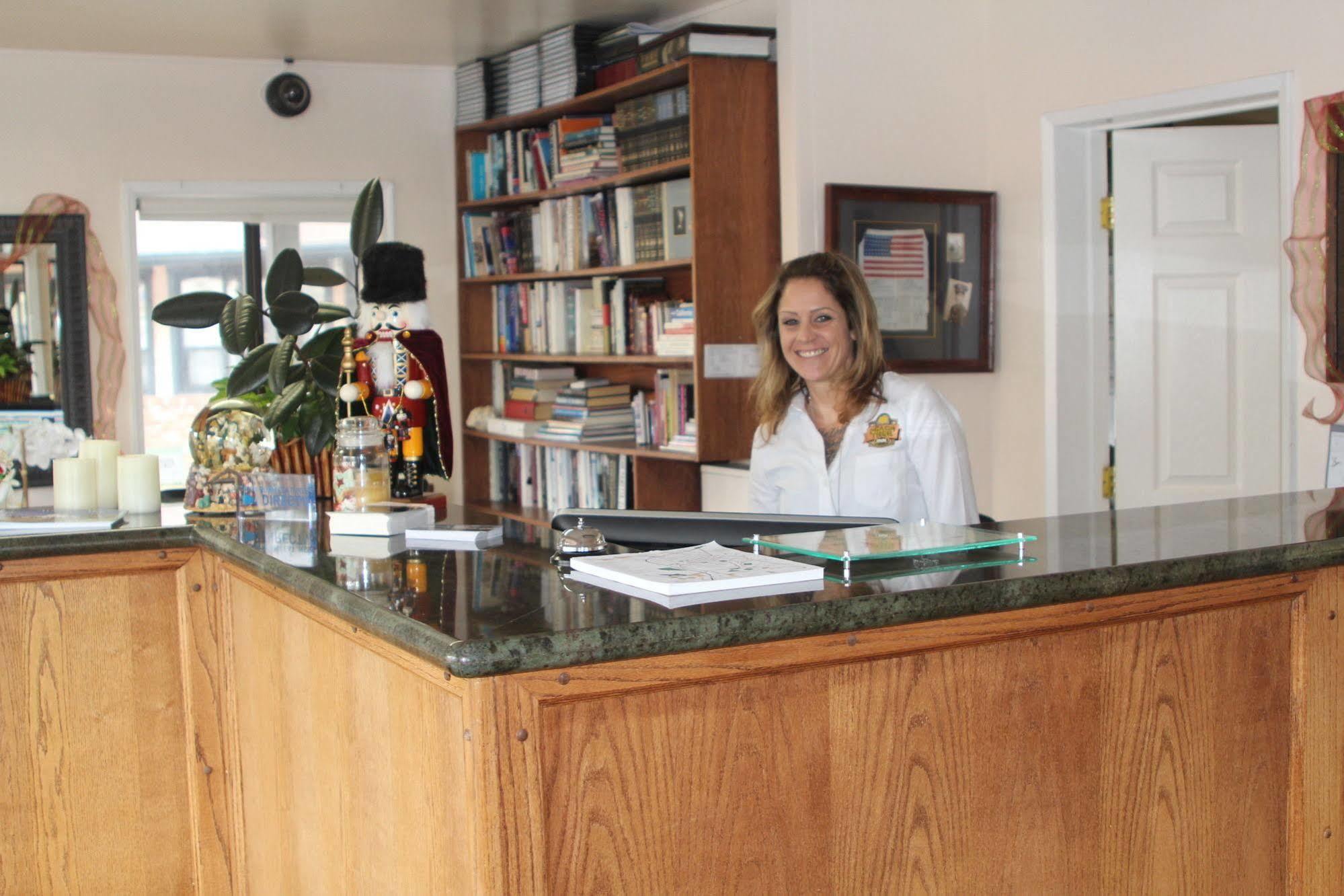 Peach Tree Inn 2*