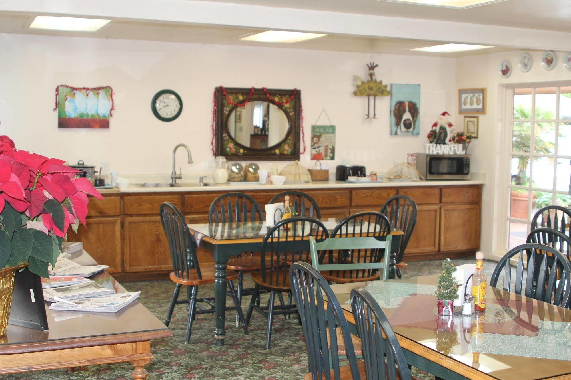 Inn Peach Tree