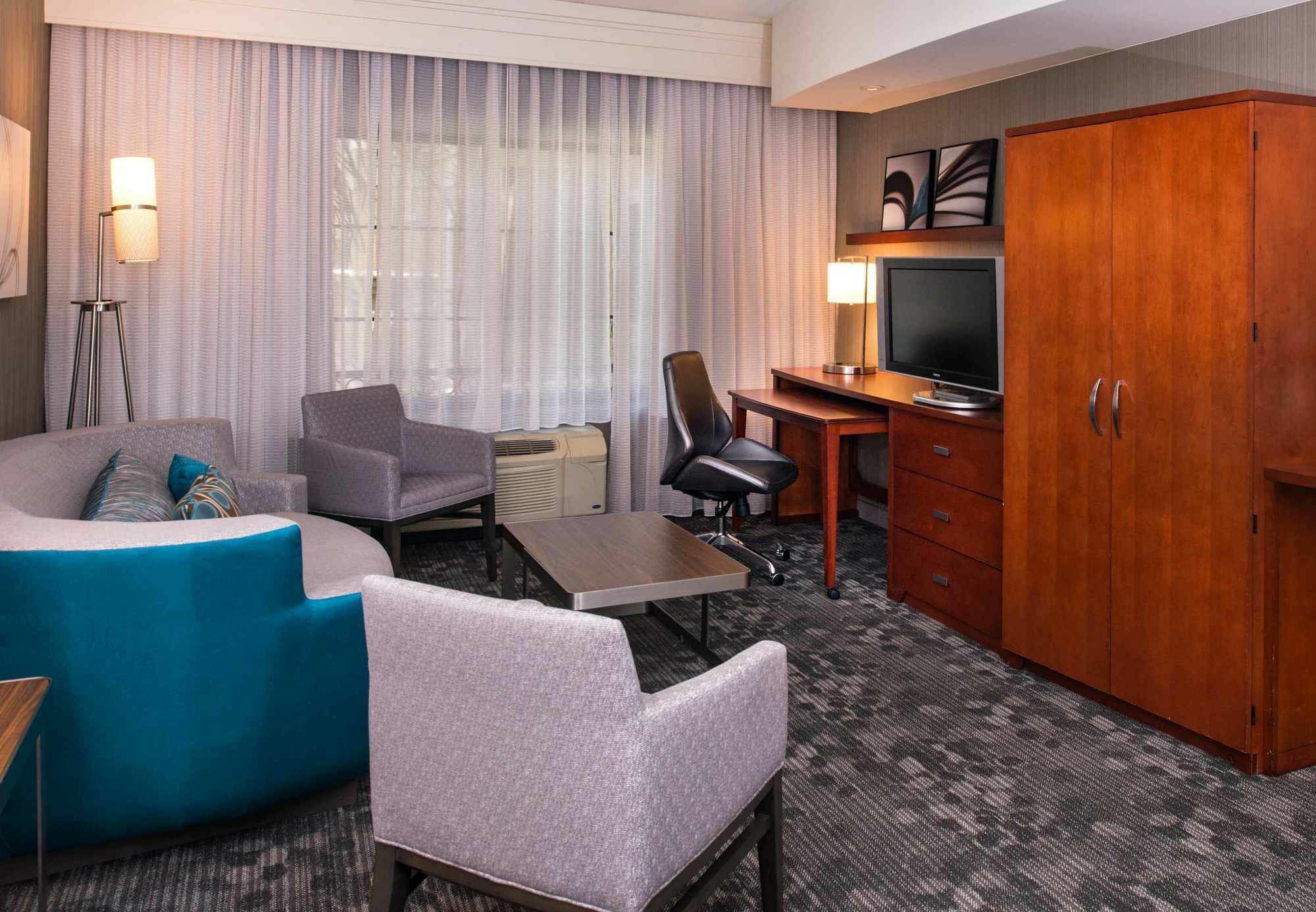 Courtyard By Marriott Hotel 3*